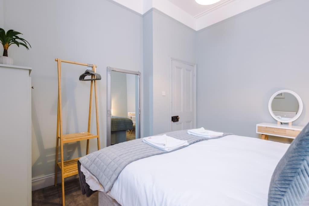 Victorian Gem In Centre Apartment