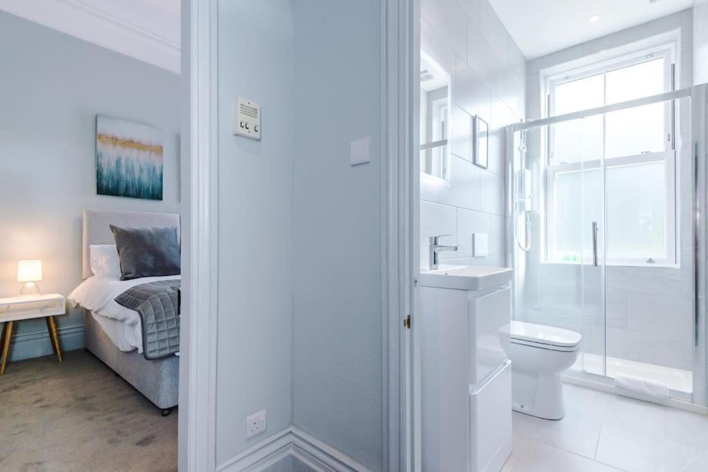 Victorian Gem In Centre Apartment