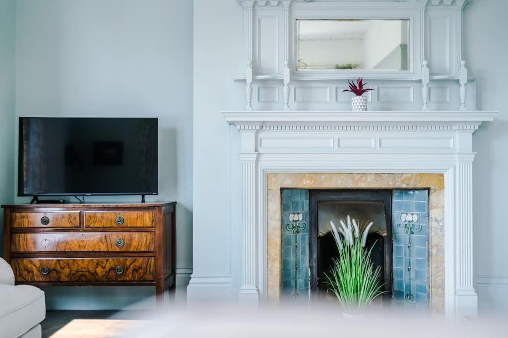Victorian Gem In Centre Apartment *
