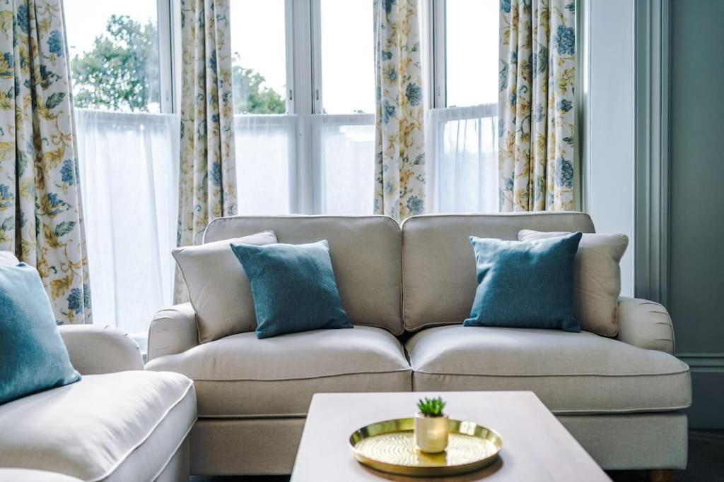 Victorian Gem In Centre Apartment *